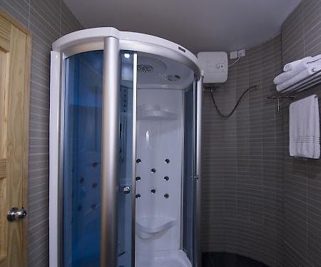 Central Boutique Inn Мале Экстерьер фото