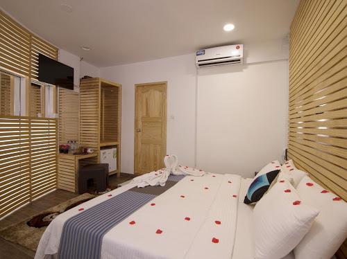 Central Boutique Inn Мале Экстерьер фото
