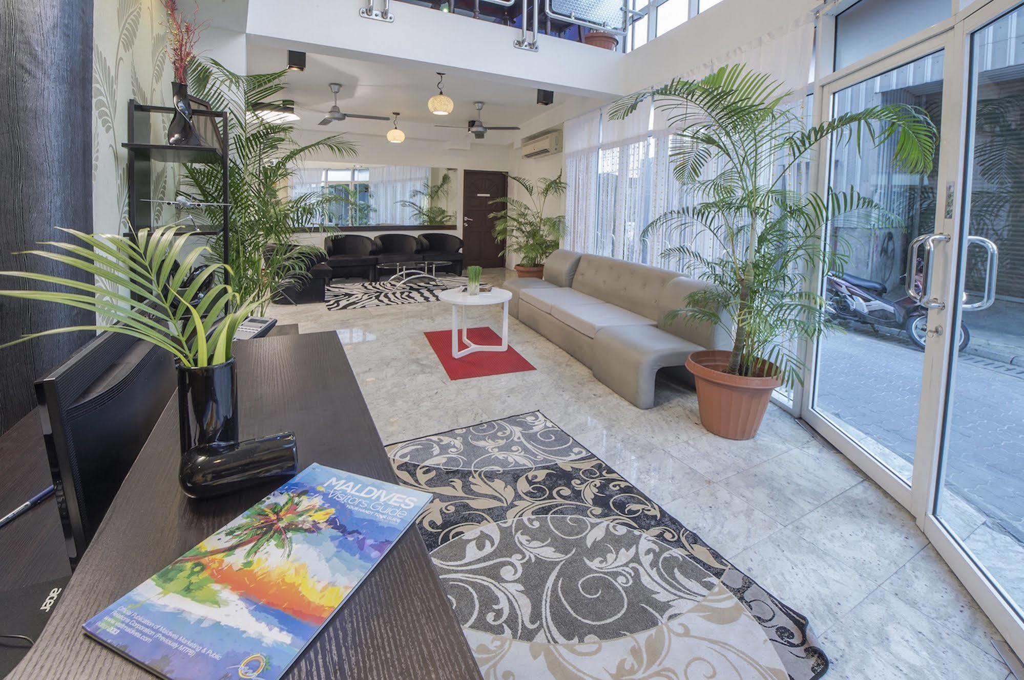Central Boutique Inn Мале Экстерьер фото