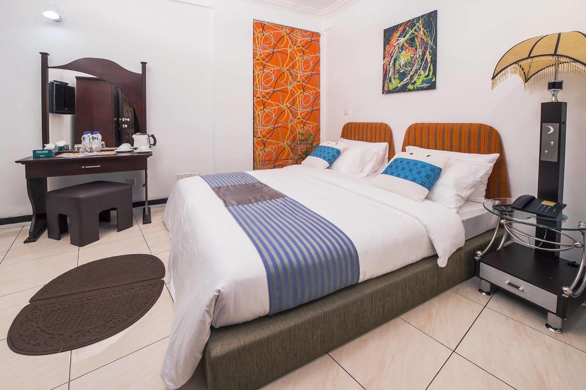 Central Boutique Inn Мале Экстерьер фото